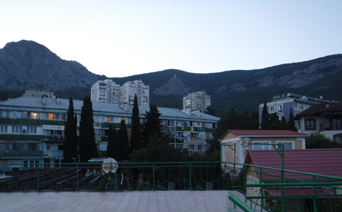 Форос. Вид с крыши гостевого дома