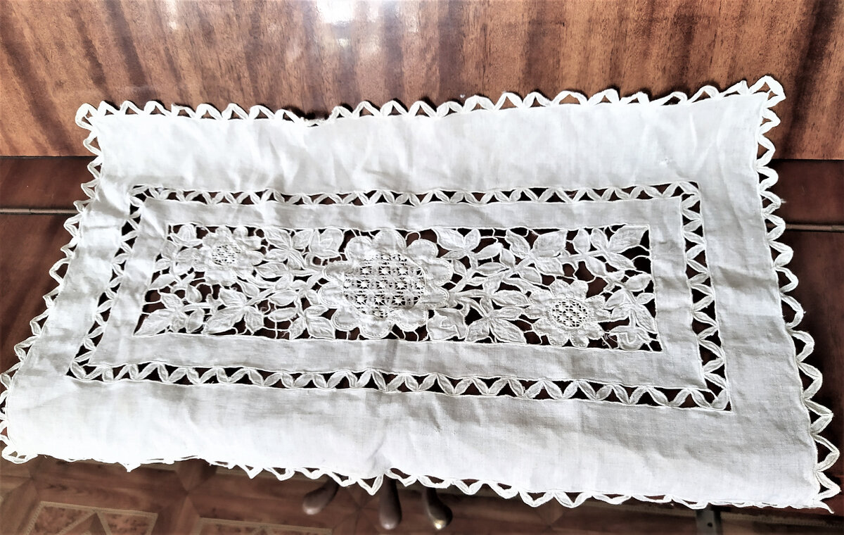 Вышивка ришелье