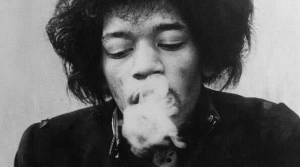 Наследие Джими Хендрикса убедительно доказывает, что и сейчас он живее всех живых ||Ульстин Билд (Getty Images)