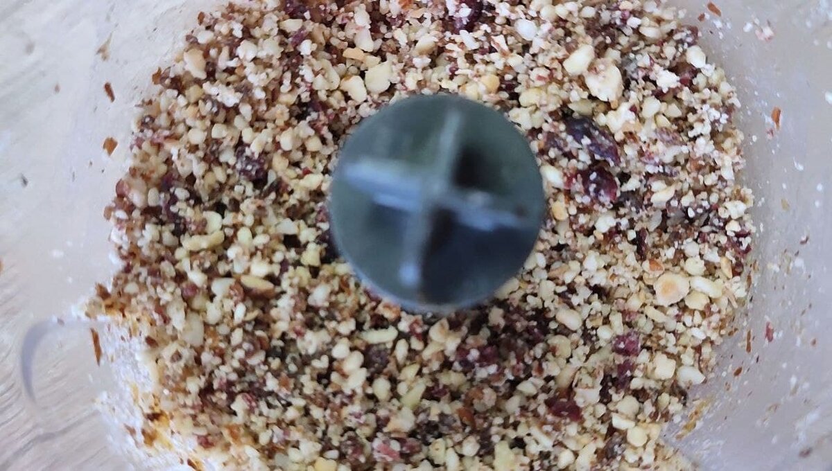 Измельченные орехи и сухофрукты