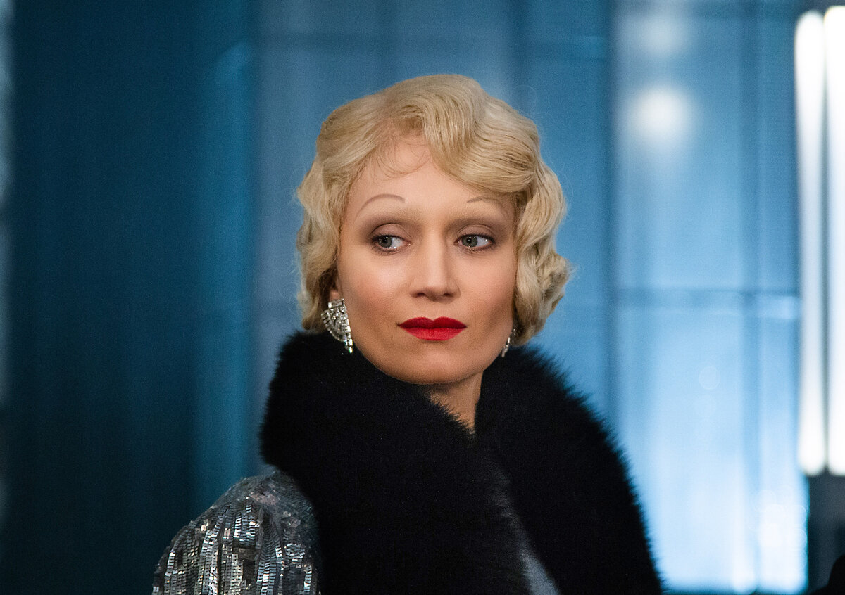 Виктория Исакова в роли Марлен Дитрих 