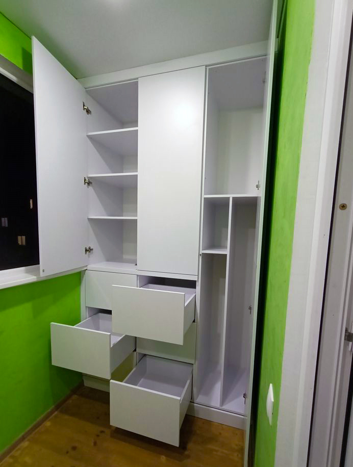 Шкаф на балконе