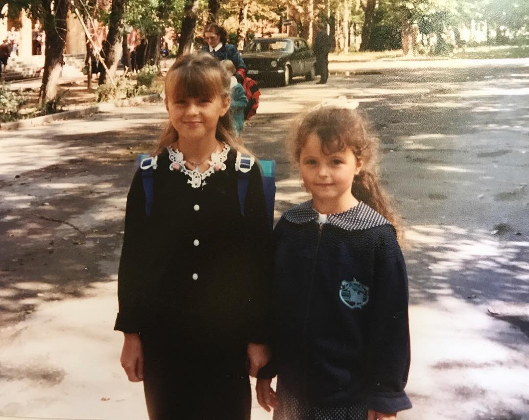 Мирослава Карпович со своей сестрой Кристиной. Источник фото: Instagram 