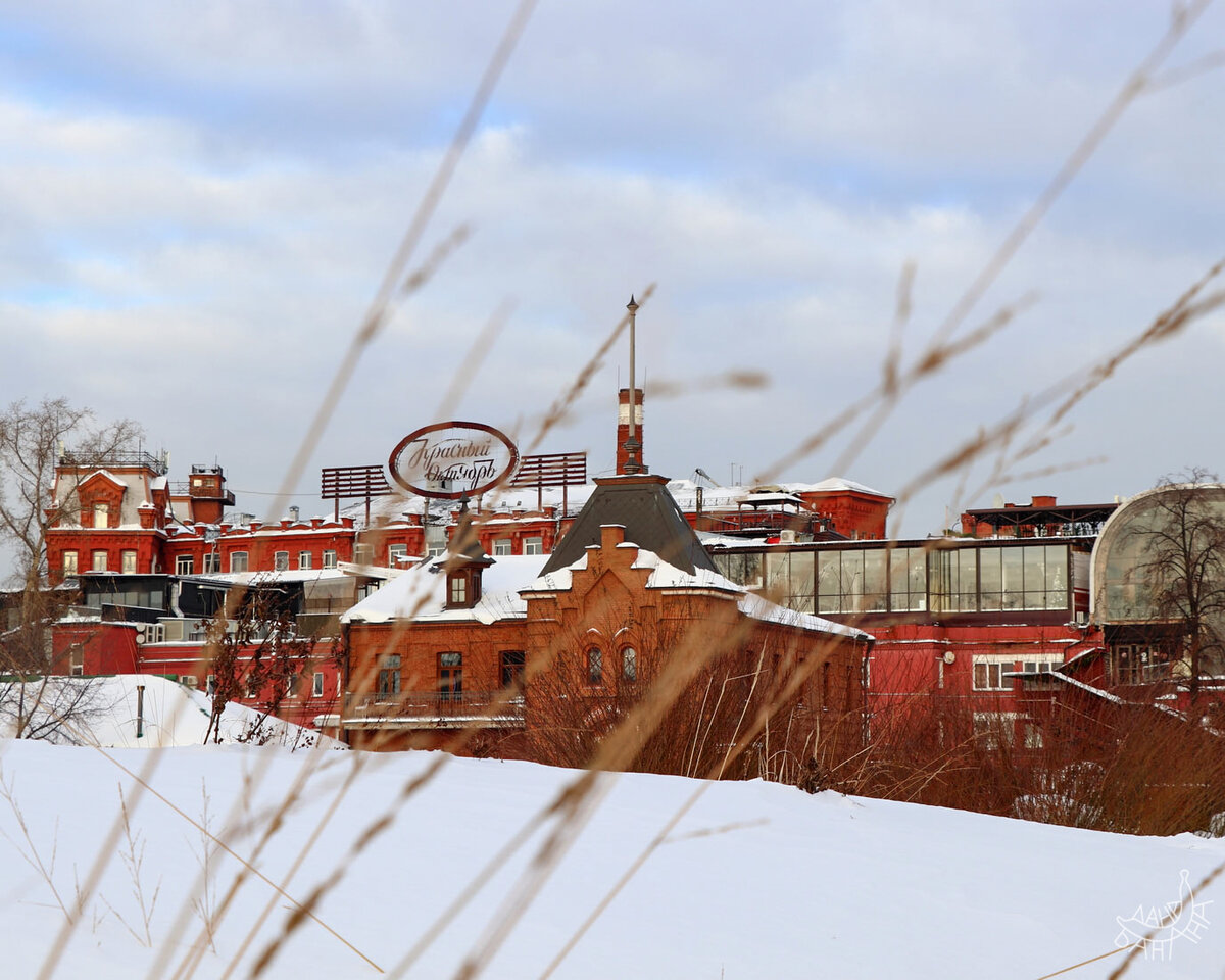 Интересно, сладости экспроприированной «паровой» фабрики «Эйнемъ» были столь же хороши, как это здание некогда немецкой кондитерки?