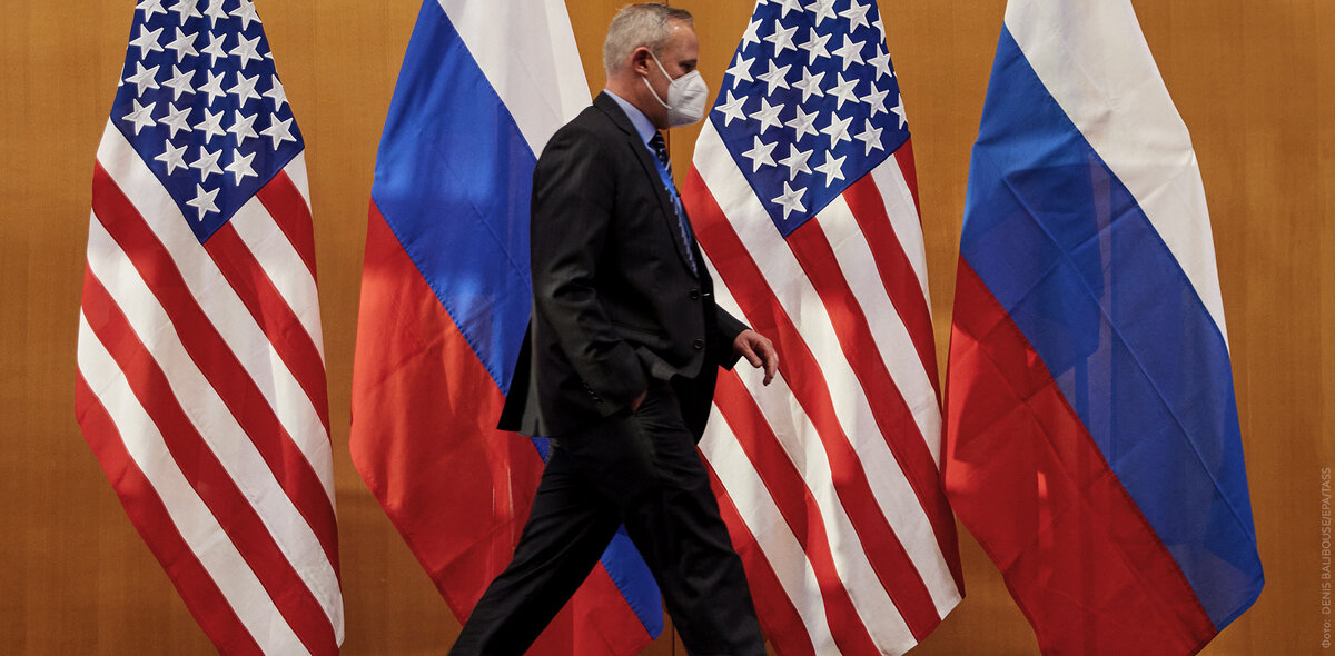 Фото на обложке: DENIS BALIBOUSE/EPA/TASS