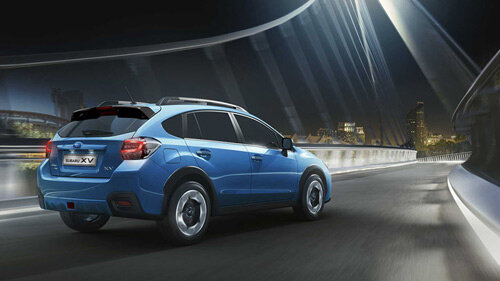 Производитель не позиционирует Subaru XV как внедорожник и надо отдать должное адекватному подходу в отличие от некоторых «конкурентов». Задний свес Subaru XV более «джиперский» чем передний, но явно не хватает некрашеного пластика по центру. Все же производитель не позиционирует XV как внедорожник.