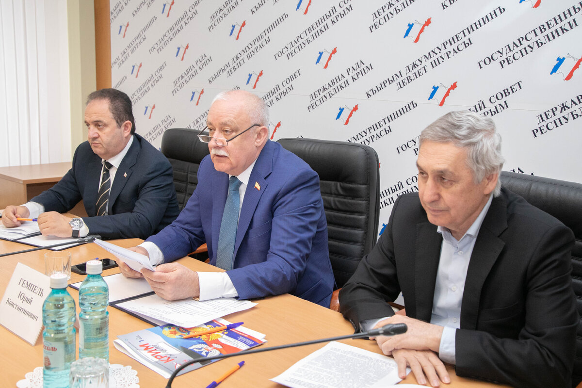 Иван Шонус, Юрий Гемпель, Эдип Гафаров на заседании комитета