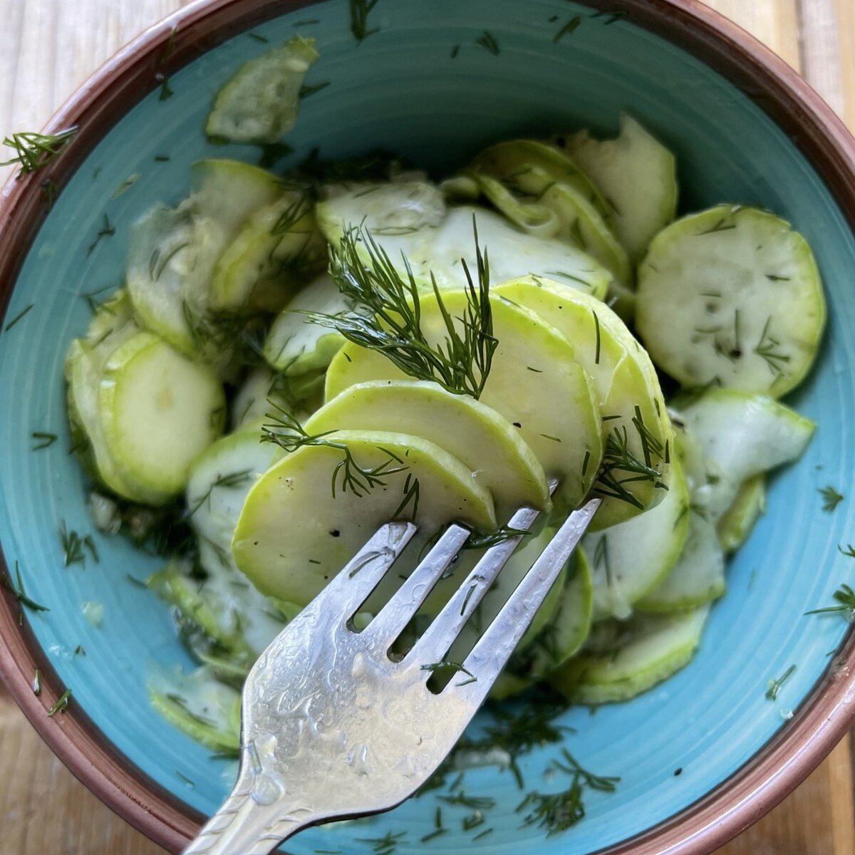 Салат из молочных кабачков