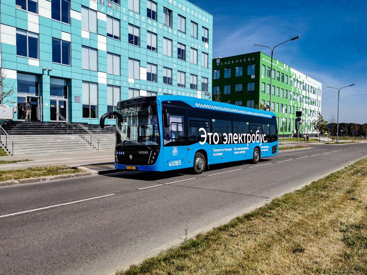 Электробус 410185 КамАЗ-6282 на улице Нобеля.