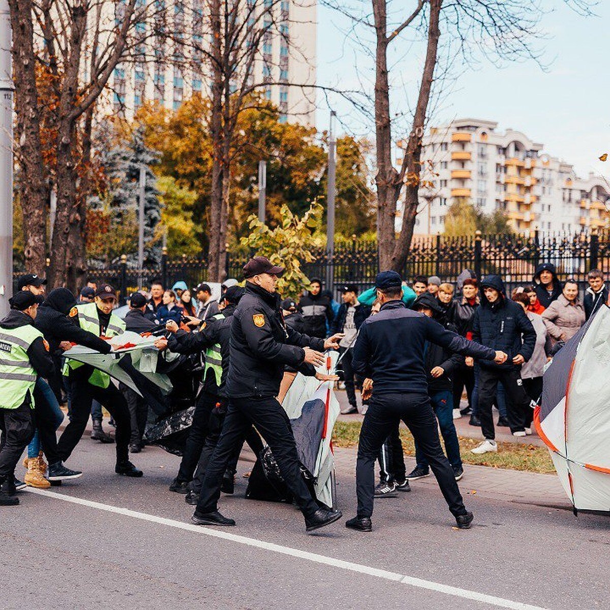 21 22 23 октября. Кишинев протесты. Протесты в Молдавии 2022. Кишинев полиция. Майские протесты.
