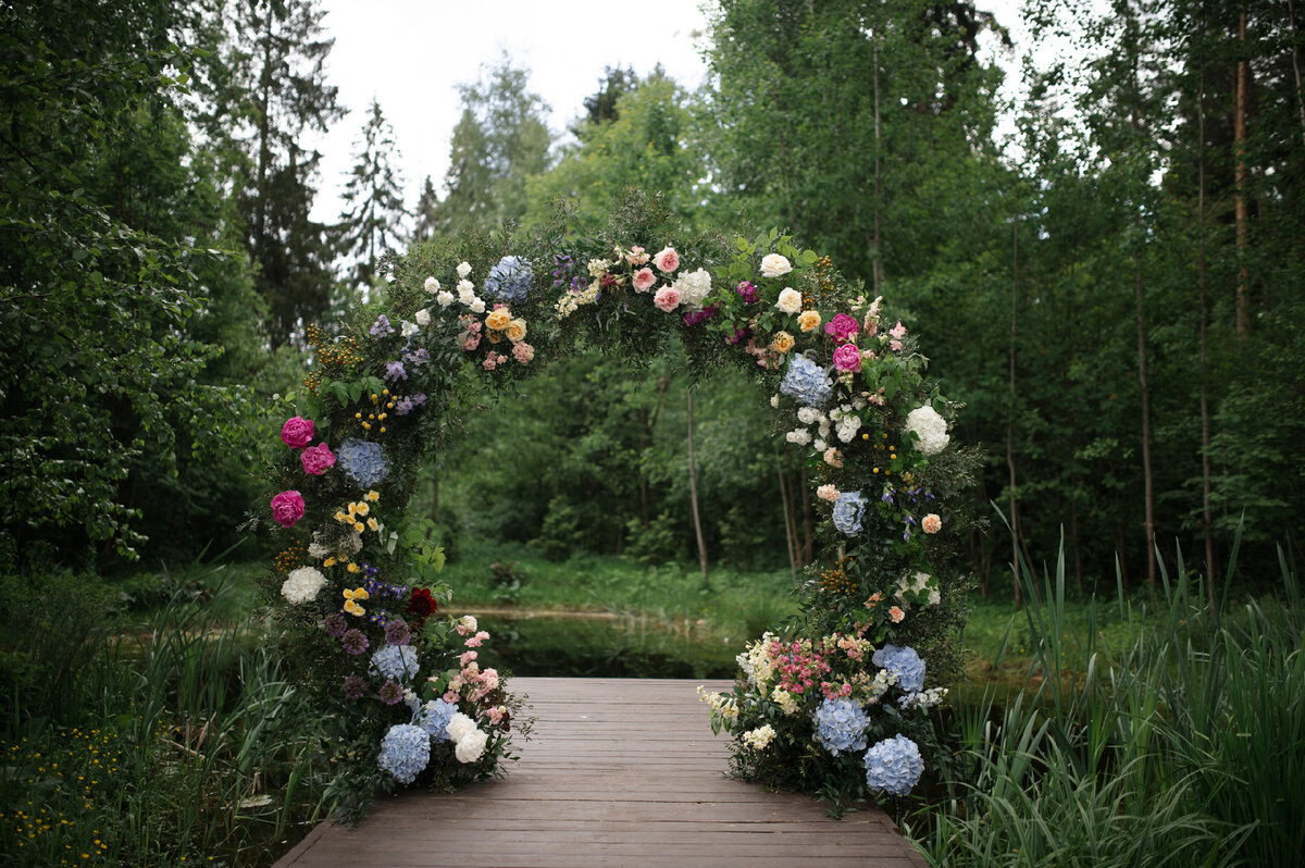 Букет и цветы для декора свадьбы