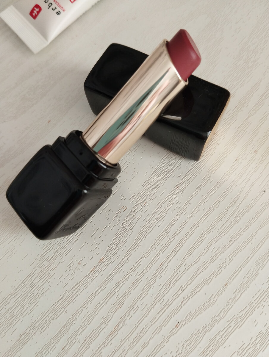 Помада для губ Guerlain Kisskiss Tender Matte, 258 lovely nude.