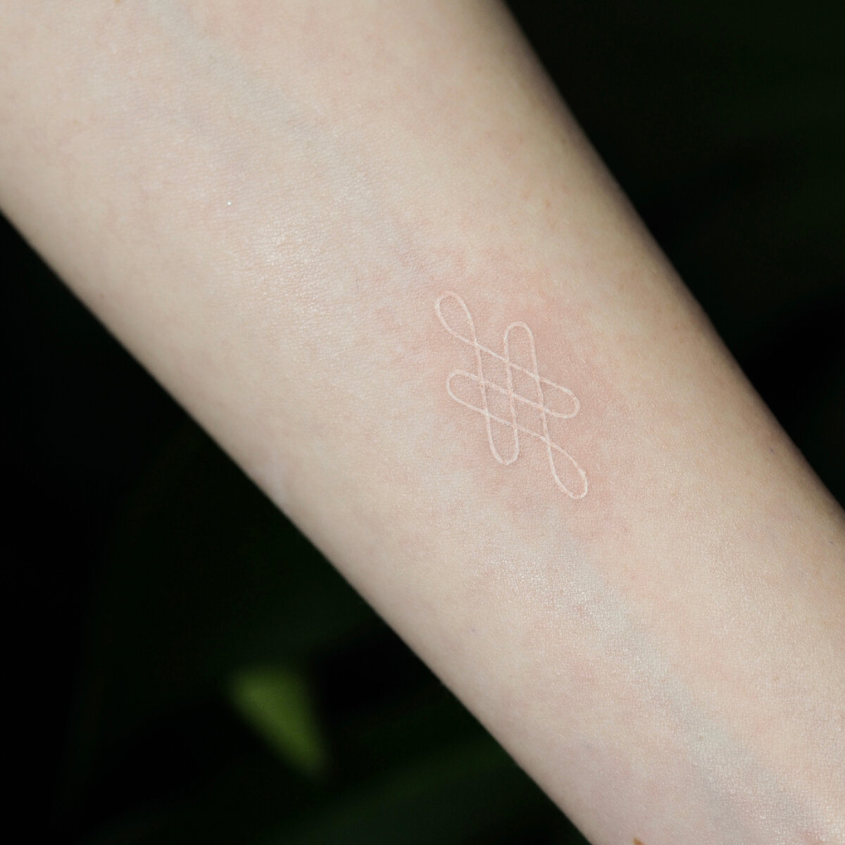 Белые татуировки набирают популярность: что надо знать, прежде чем набить (ФОТО)