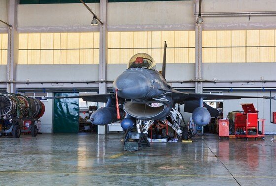    Истребитель F-16