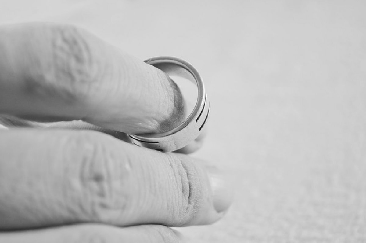    Британец с помощью металлоискателя нашел 500-летнее кольцо