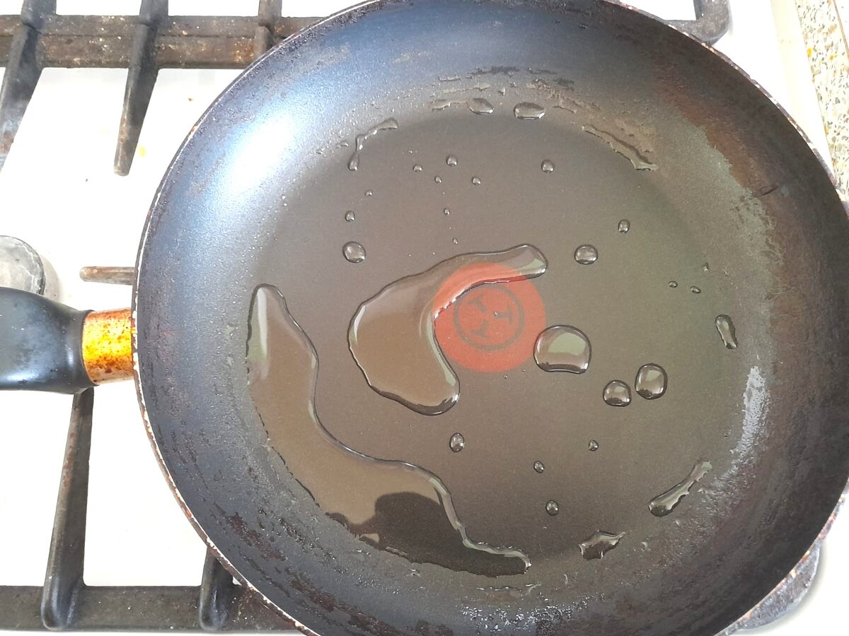 Хорошо разогреть сковороду. Листайте галерею вправо.