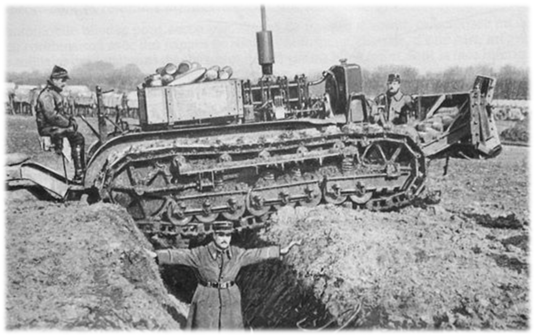 Французские военные испытывают гусеничное шасси трактора "Холт" на проходимость.