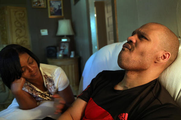 Джеральд Макклеллан получил травму мозга и навсегда парализован, также он ослеп, и почти полностью оглох. Источник фото chicagotribune.com