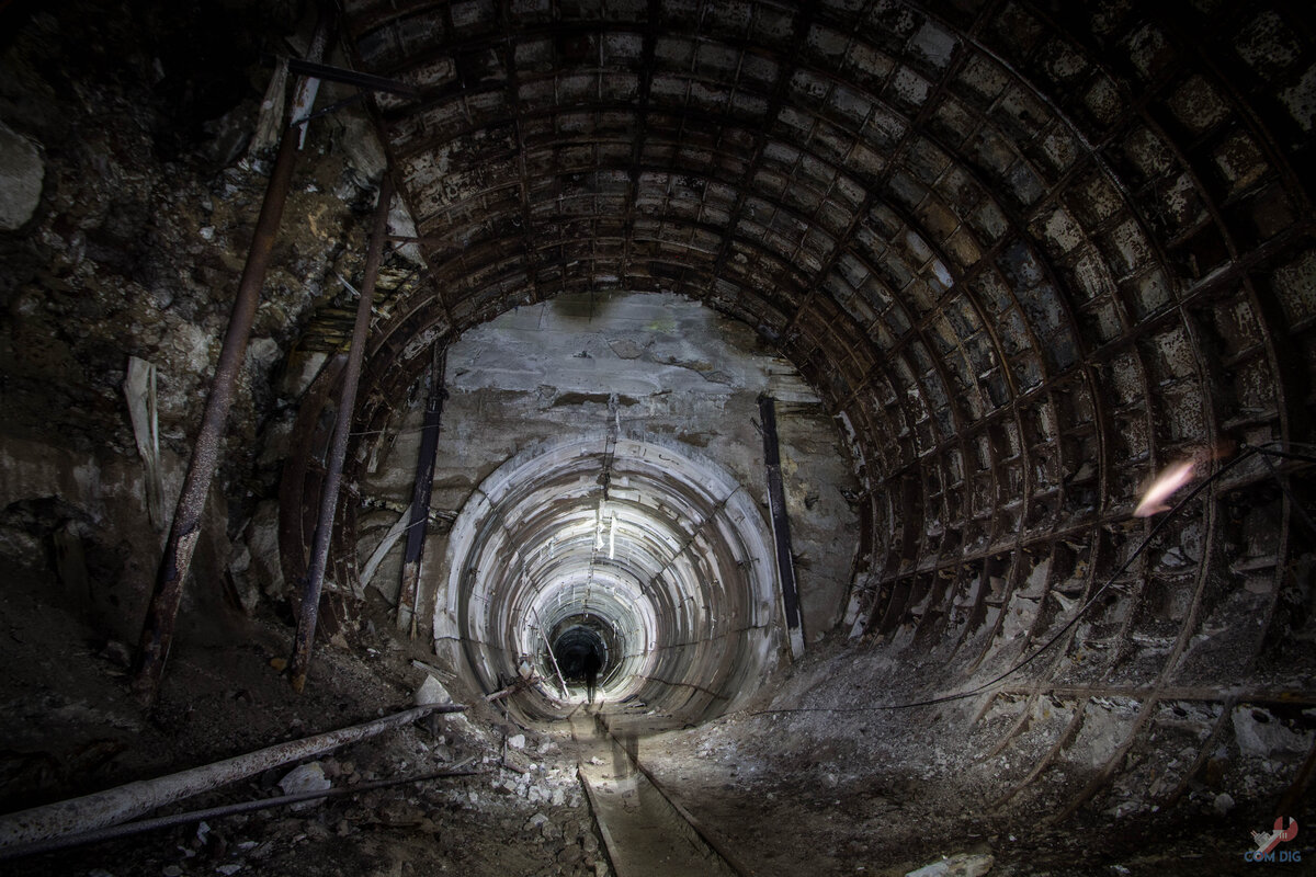 Заброшенное метро. Заброшенный туннель метро 2033. Metro 2033 заброшенные туннели. Метро 2033 заброшенная станция. Метро 2033 заброшенные туннели заметки.