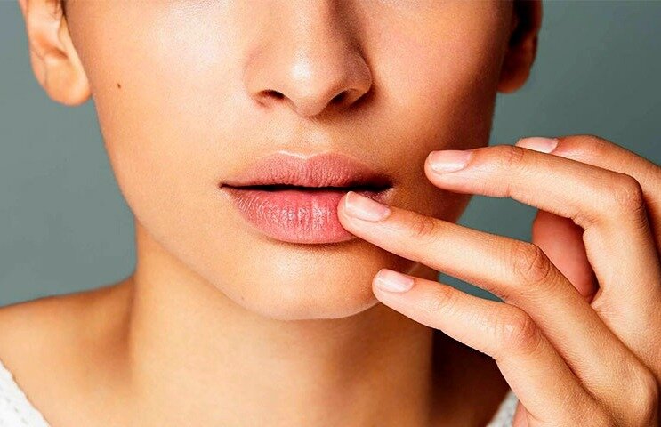 Как визуально увеличить губы, с помощью макияжа!