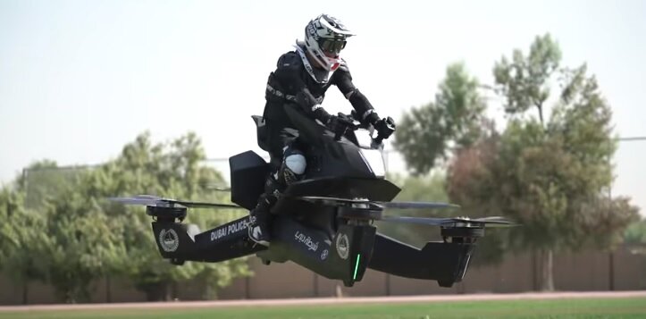 На фото Hoverbike S3 2019, созданный компанией HOVERSURF . Кадр из видеоролика: https://www.youtube.com/watch?v=GQMGq8gk6QM
