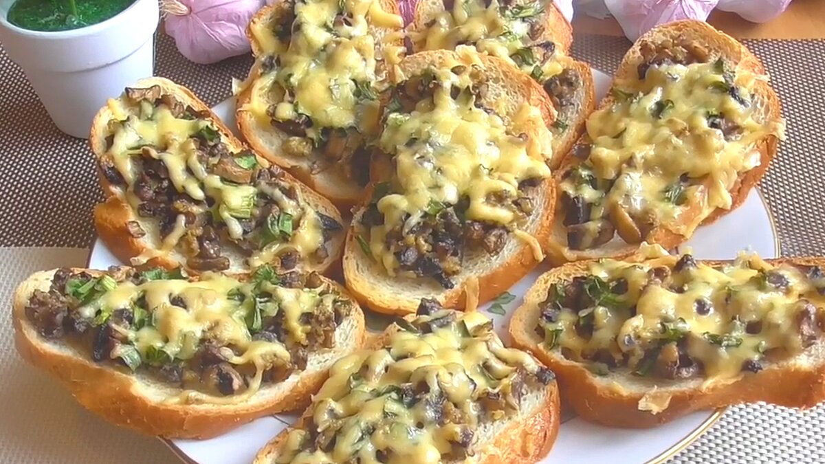 Бутерброды с грибами, сыром и огурцом - рецепт с фотографиями - Patee. Рецепты
