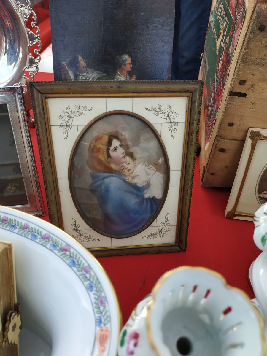 Находка на блошином рынке в Милане. Великолепная копия картины Роберто Феруччи, «Уличная Мадонна».  Роспись на кости. Бронзовая рама. Конец 19 века.