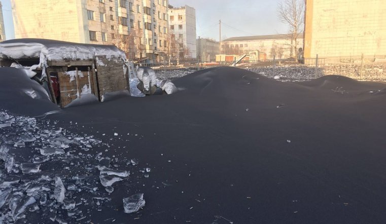 Черный снег в Кемеровской области.