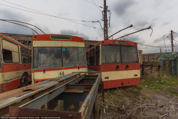 Как умирает троллейбус? Заброшенная техника в старом советском депо!