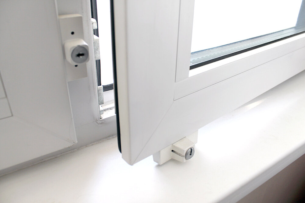 Накладной замок для блокировки окна