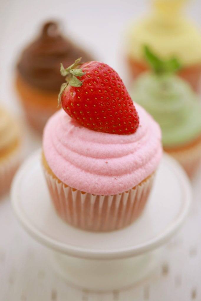 Источник: https://www.biggerbolderbaking.com/crazy-frosting-recipe