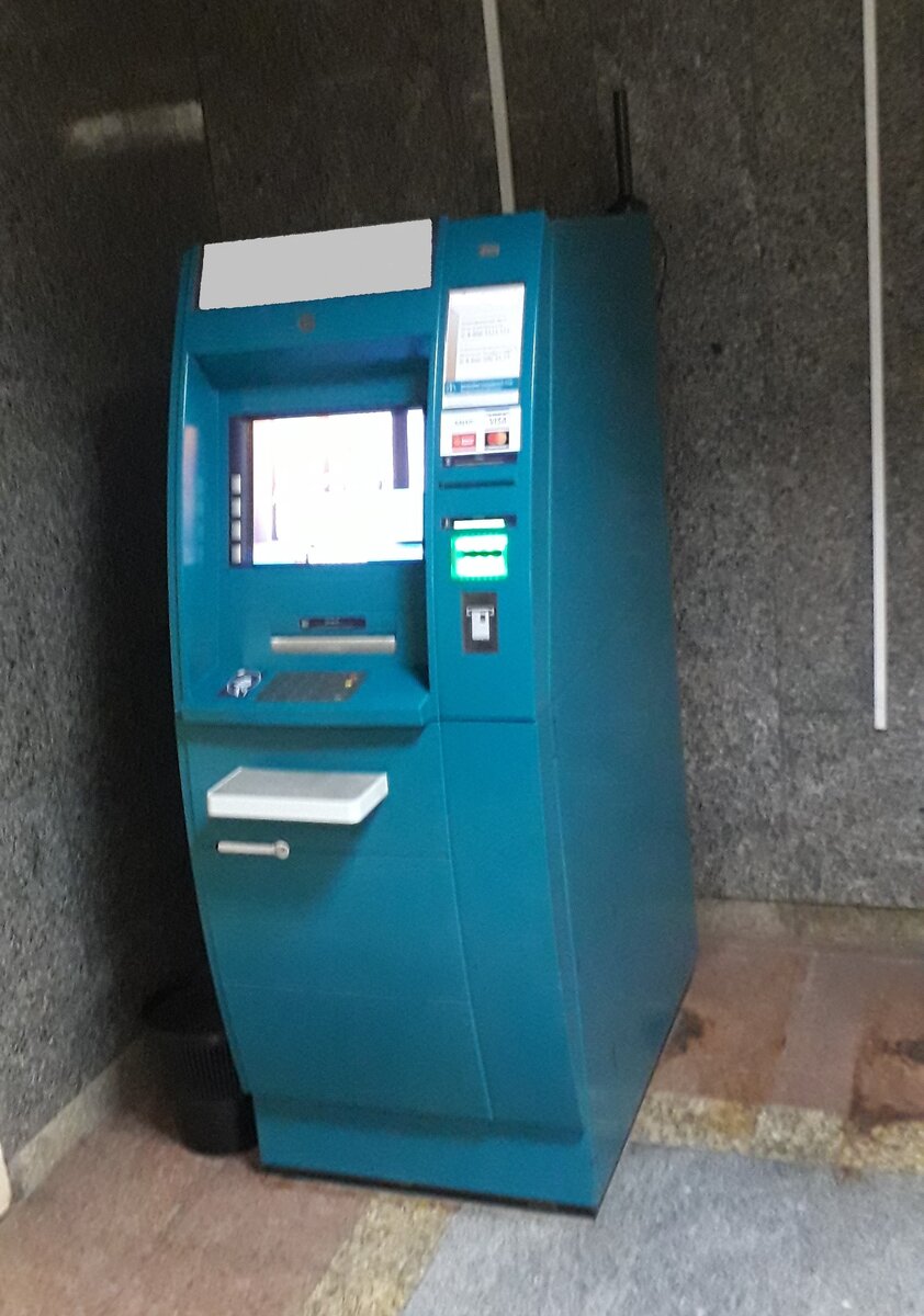 Обычный банкомат. Так же может выглядеть и подставной.