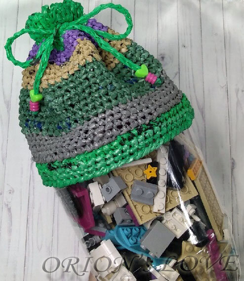 Органайзер для мелочи из пластиковой бутылки и полиэтиленовых пакетов.