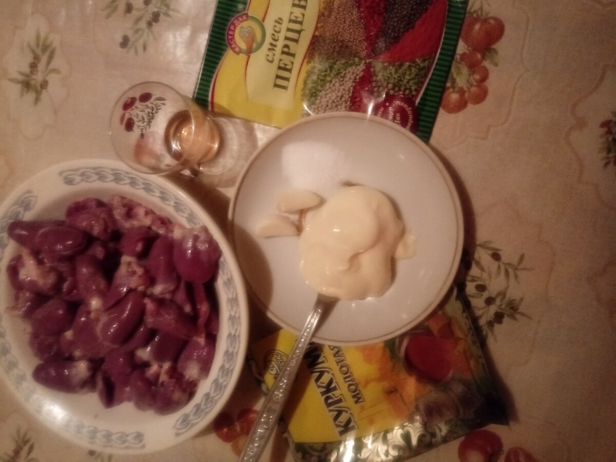 Для маринада: 2-зубчика чеснока, 1ч.л-яблочного уксуса, 1ч.л-соли, 1ст.ложка майонеза, куркума и смесь перцев по вкусу.