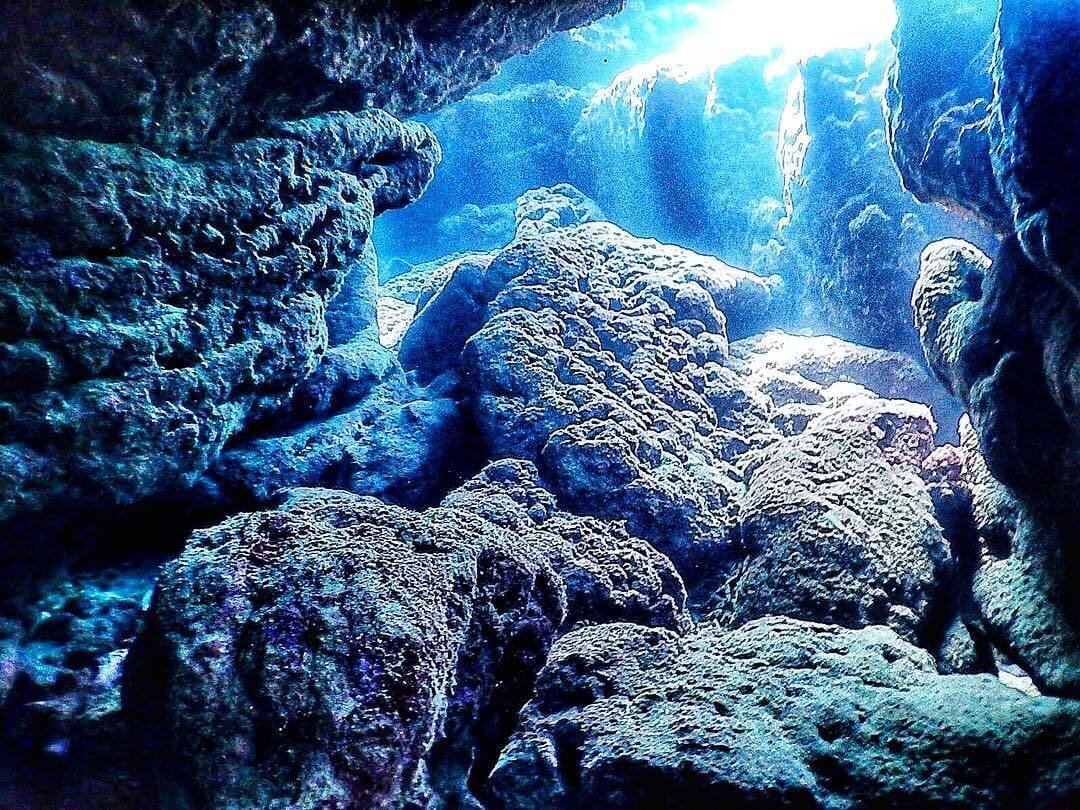 Итак, погружение на глубину в водолазном костюме считается не совсем классическим видом отдыха, и не каждый решается на подобное приключение, однако, среди тех, кто отважился нырнуть в морскую пучину не так много недовольных. Что ни говори, но это опыт, эмоции и новые ощущения.