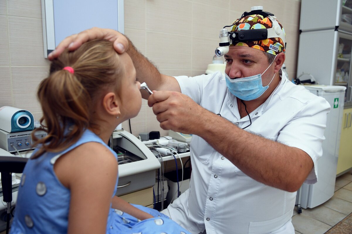 Доктор Зайцев ведет прием в своей клинике