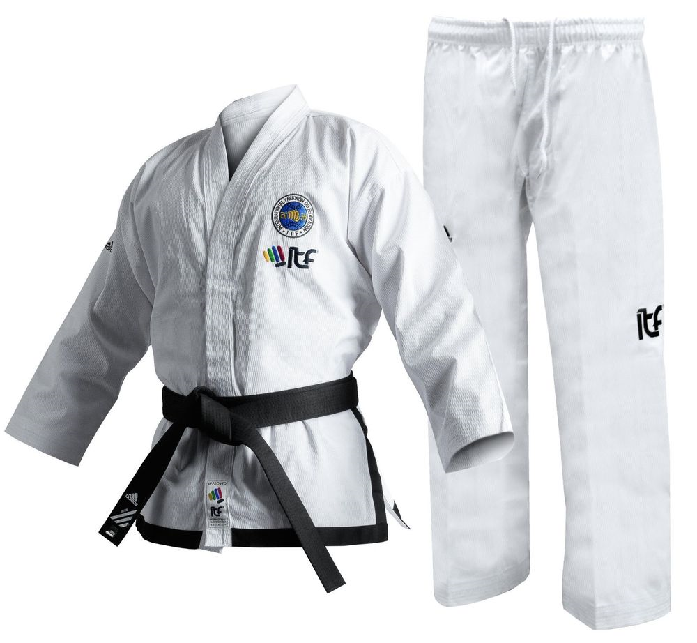 Форма для занятий по тхэквон-до.