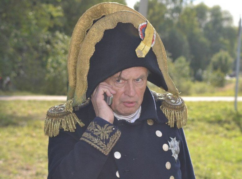 - Наполеон у телефона! (Фото из свободных источников).