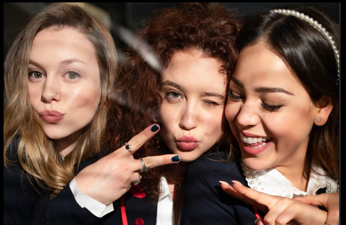 Ориентацию девушки можно точно определить по длине пальцев