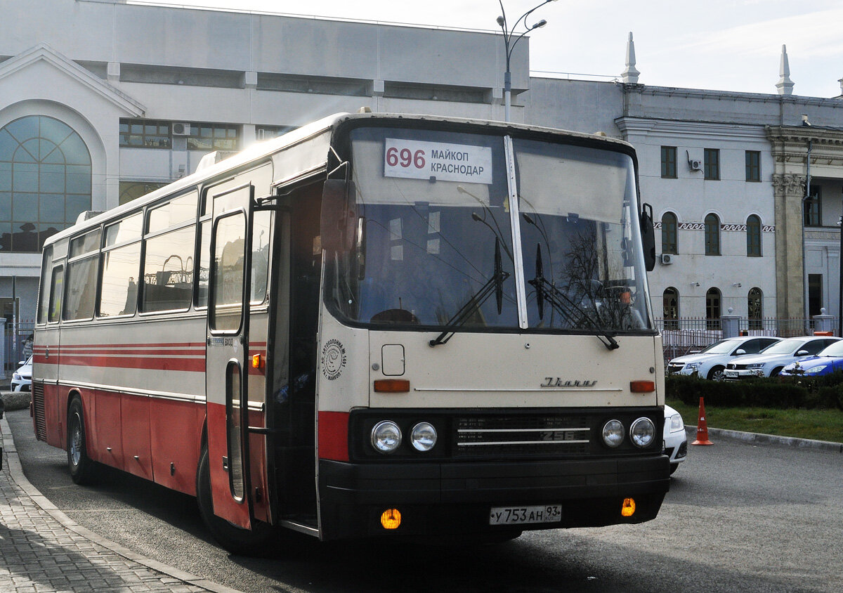 Выпущен в 1990 г. Приписан к г. Майкоп - ОАО "Автоколонна №1491". В предприятии сегодня работает десяток Икарусов моделей 250 и 256.
