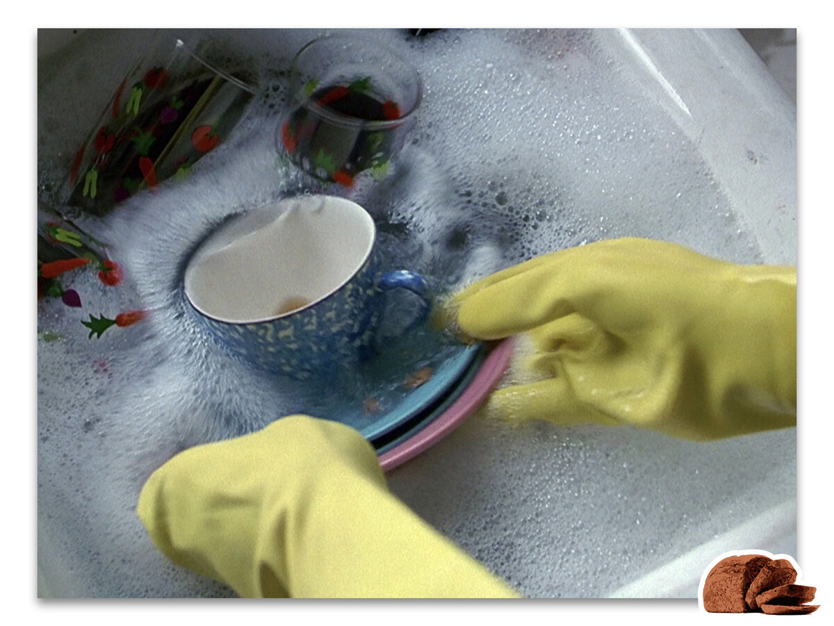 Деми Мур не хочет мыть посуду