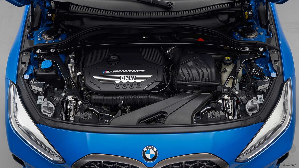 Двигатель теперь расположен поперечно.