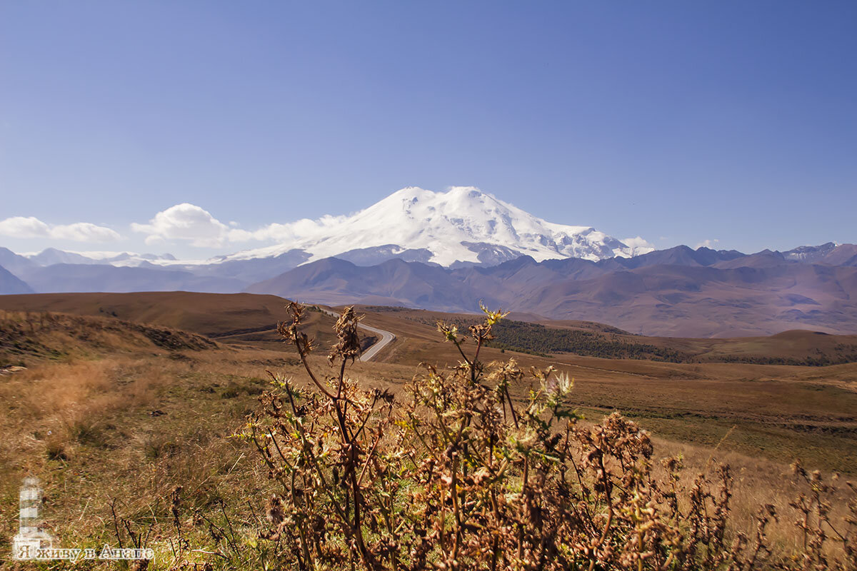 Вот так выглядит Эльбрус с северной стороны.