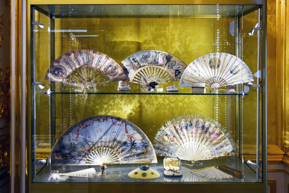 Желтая гостиная. Особая кладовая, Большой Петергофский дворец