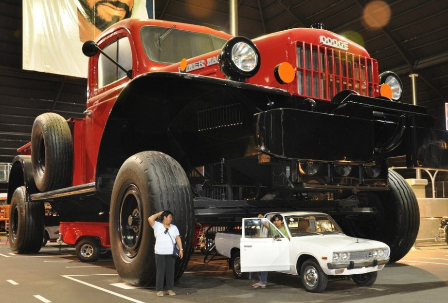 Самые высокие автомобили. Dodge Power Wagon арабского шейха. Dodge Power Wagon 1950. Dodge Power Wagon самый большой. 70 Dodge Power Wagon.