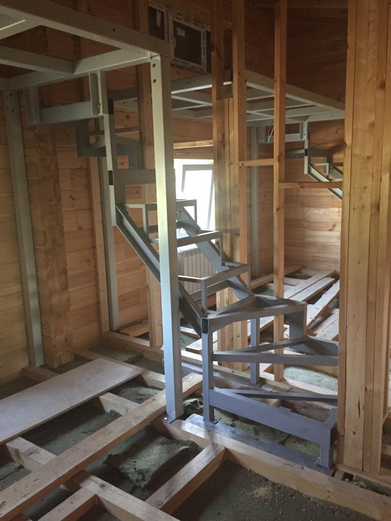 антресольный этаж и лестница