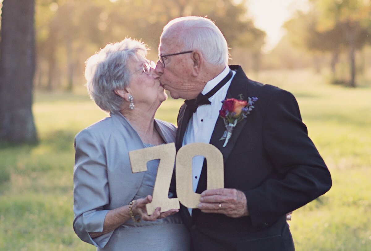 Свадьба на 70 человек we wed. С годовщиной свадьбы 70 лет. Фотосессия на 10 лет свадьбы. Празднуем годовщину свадьбы. Пара отмечает годовщину.