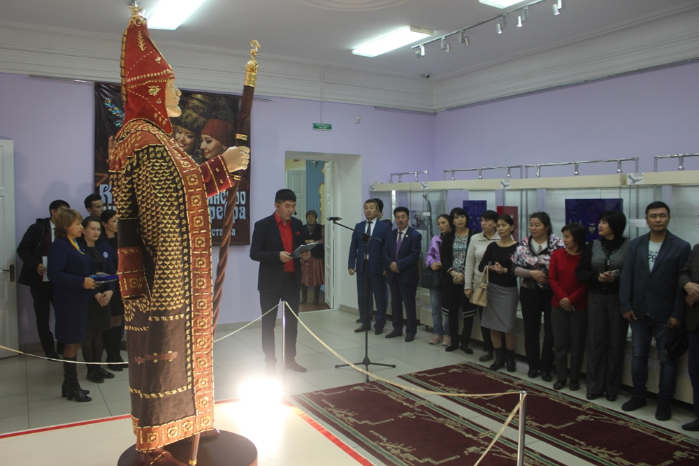 Шиликтинский курган. Алтын адам фильм 2022. Шілікті Алтын адамы фото. Алтын адам премия года 2020. Золотой человек из Кургана локоть-4а фото.