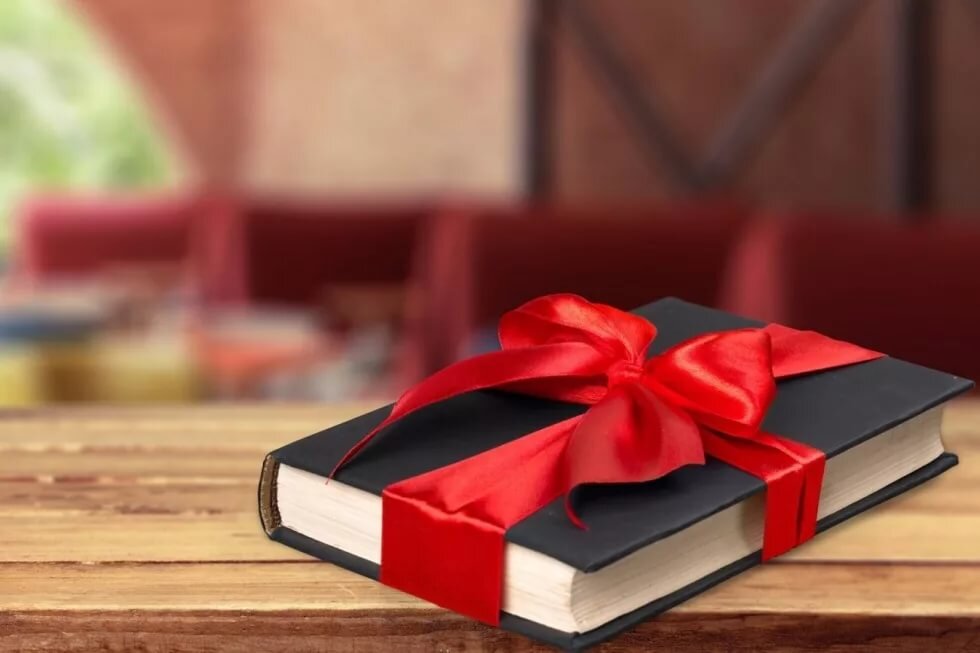 Отличный подарок к дню Дарения книг. 