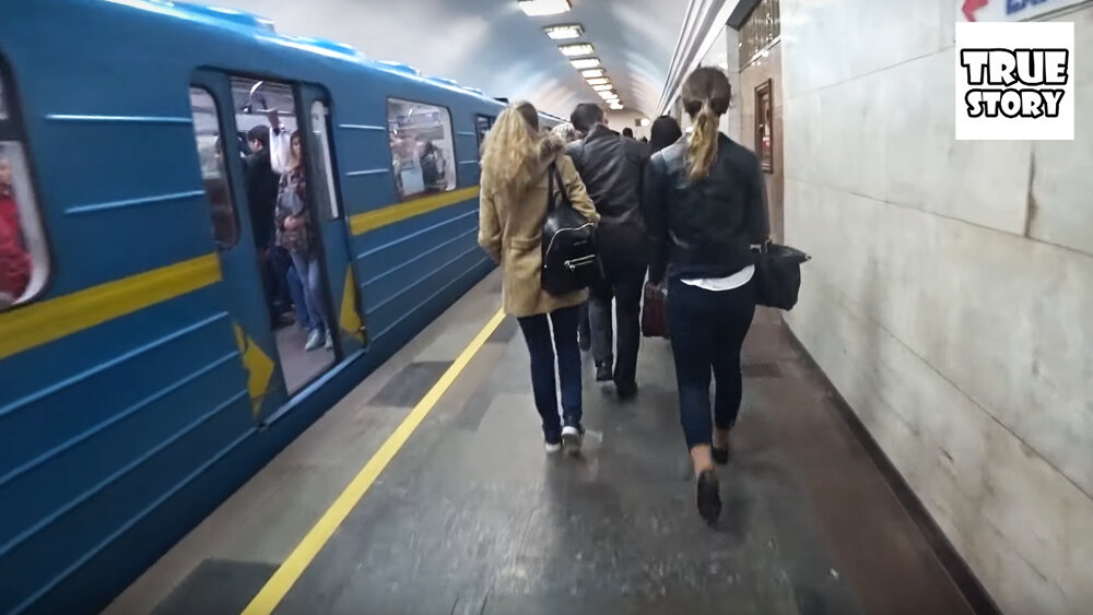 Украина 2020 - Как выглядят и что носят простые украинцы? Спустился в метро в Киеве (отзыв)